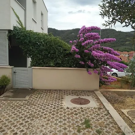 Paiz * Stari Grad (Hvar)