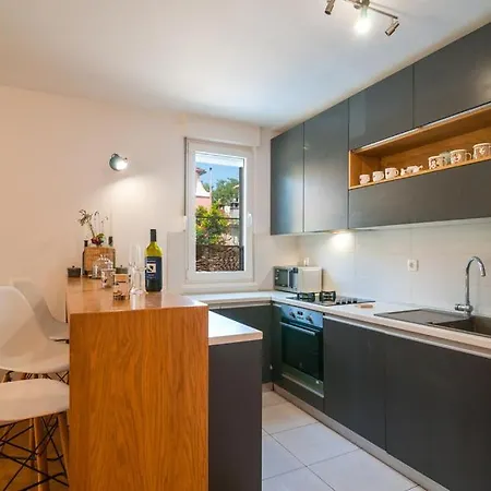 Paiz * Stari Grad (Hvar)